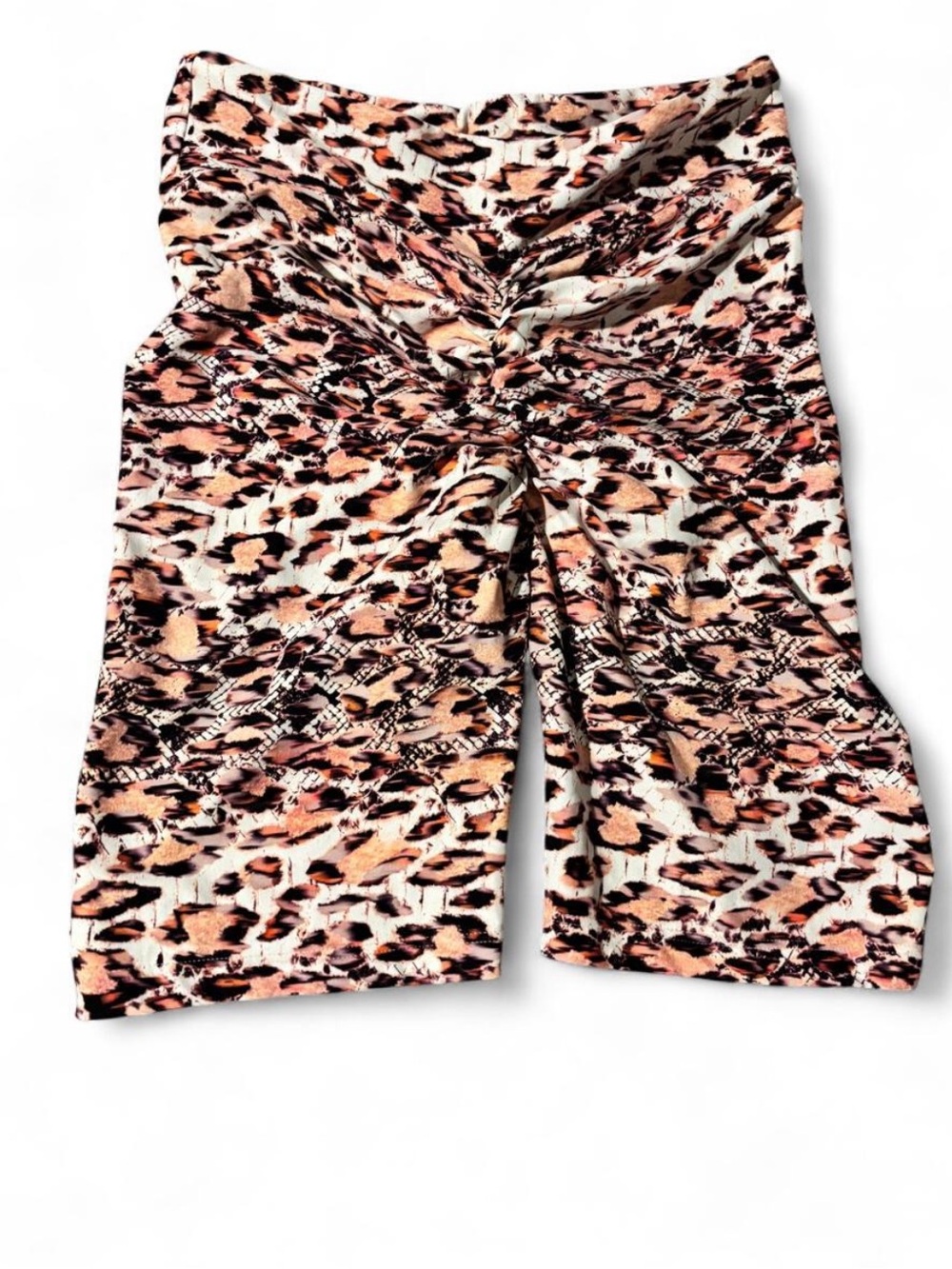 🌺Lici Fit mall Scrunch leopard print shorts with snakeskin pattern, size S/M